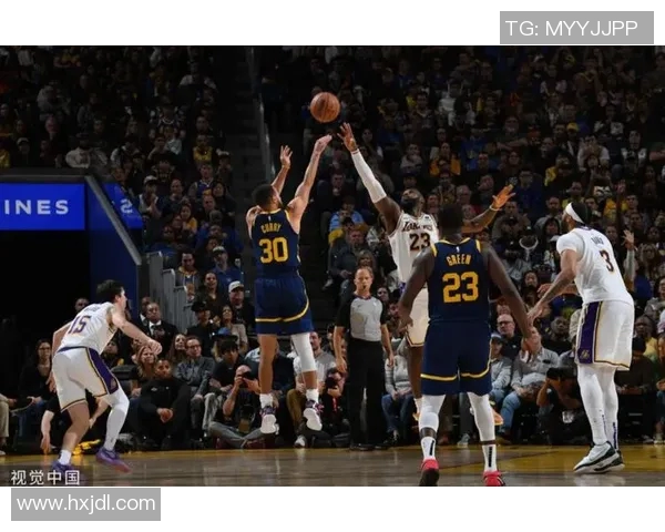 詹姆斯再现神奇表现带领湖人加时逆转勇士成功晋级季后赛